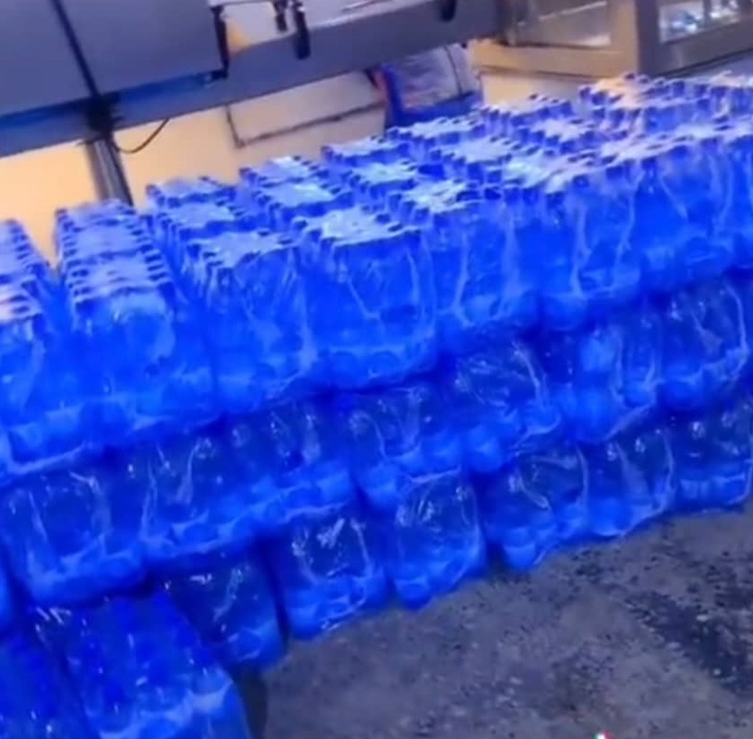 Aquadevere bottled water